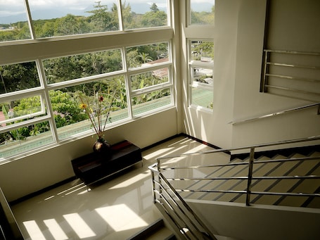 Escaleras. Fersal Hotel Puerto Princesa