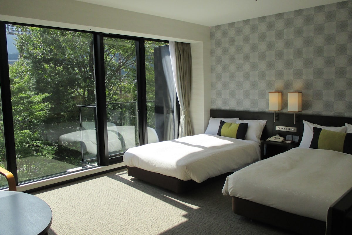 in-room safe, desk, iron/ironing board, free wifi