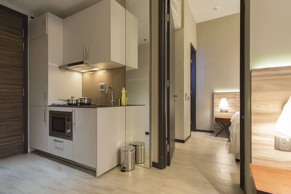 fridge, microwave, stovetop, dishwasher