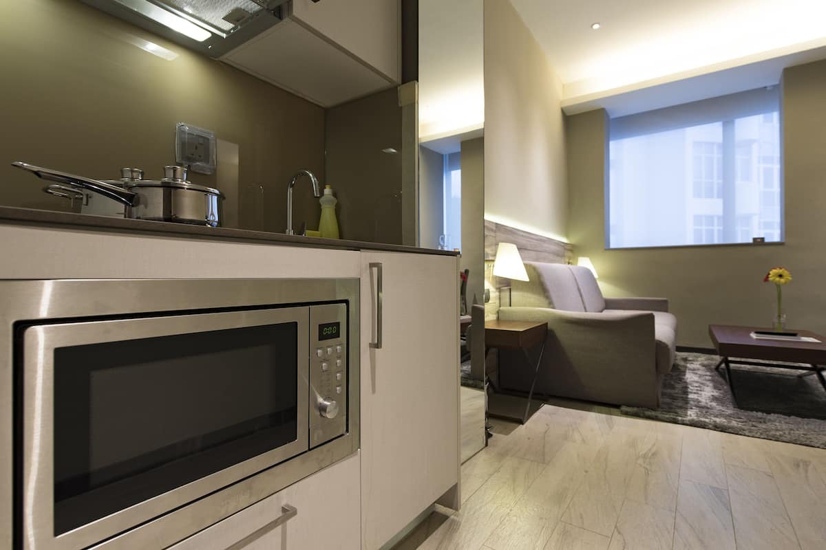 fridge, microwave, stovetop, dishwasher