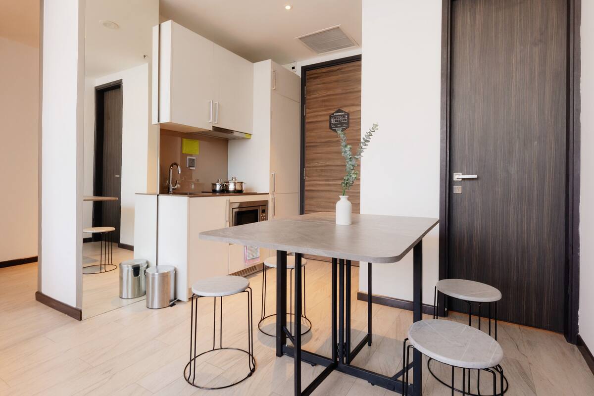 3 bedroom apartment with laundry room | living area | 40-inch lcd tv with cable channels, tv