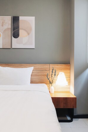 Studio, 1 Bedroom | In-room safe, desk, laptop workspace, soundproofing - Louis Kienne Serviced Residences (Singapore)