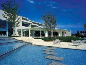 Indoor pool, seasonal outdoor pool - Hotel Harvest Hamanako (Hamamatsu)