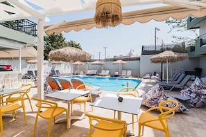 Outdoor dining - Sunshine Hotel (Malia)