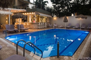 Outdoor pool - Sunshine Hotel (Malia)