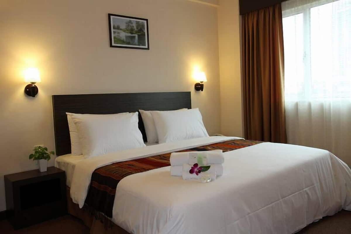 Superior King Room | In-room safe, desk, iron/ironing board (on request), cribs (free)