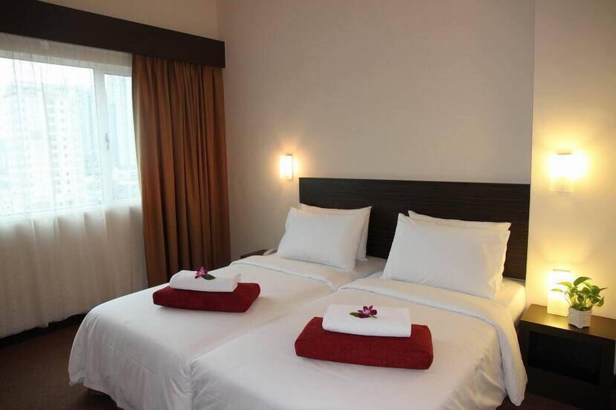 Standard Twin Room | In-room safe, desk, iron/ironing board (on request), cribs (free)