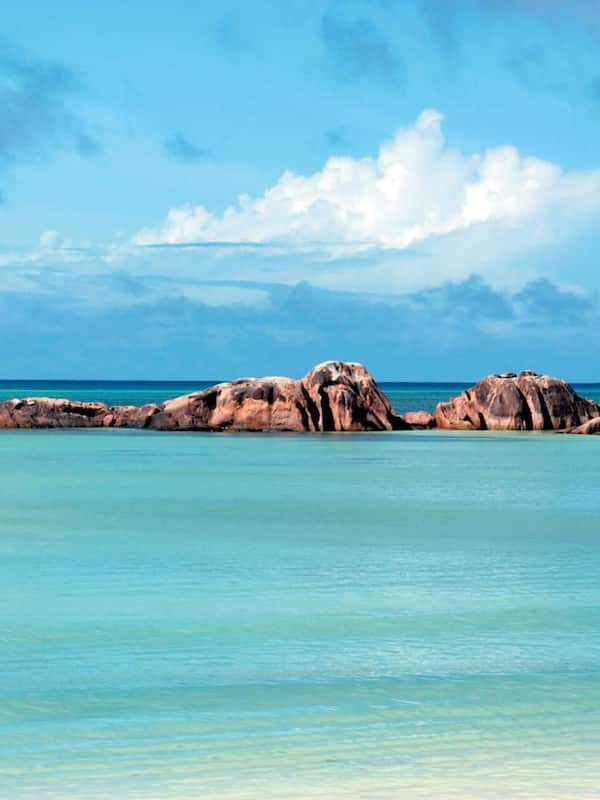 Sulla spiaggia, sabbia bianca