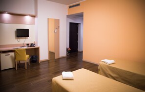 Double or Twin Room | Down duvets, minibar, in-room safe, blackout curtains - Groane Hotel Residence (Cesano Maderno)