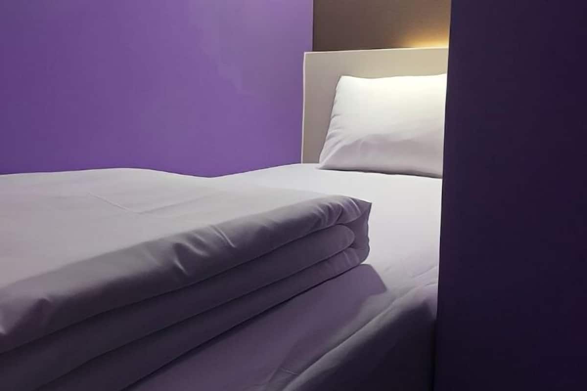 Desk, iron/ironing board (on request), WiFi (free), bed sheets