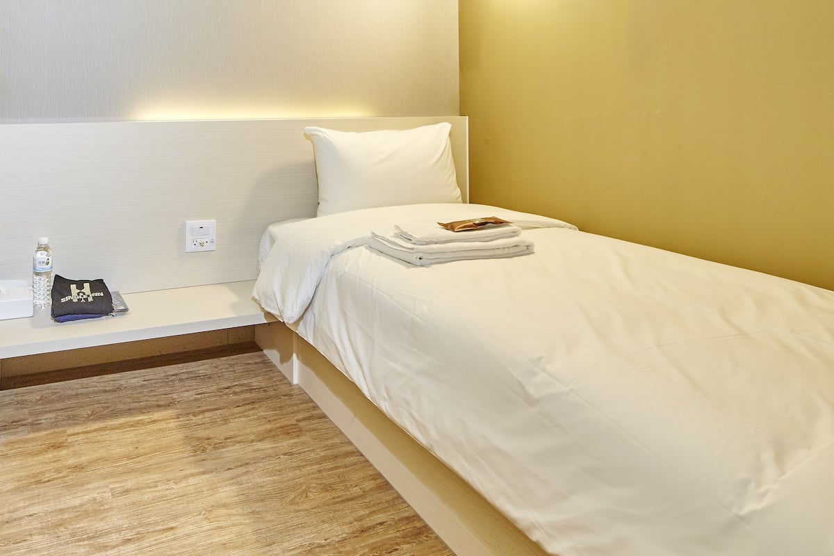 Desk, iron/ironing board, free WiFi, bed sheets