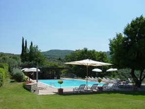Outdoor pool, pool loungers - Agriturismo Le Colombe (Assisi)