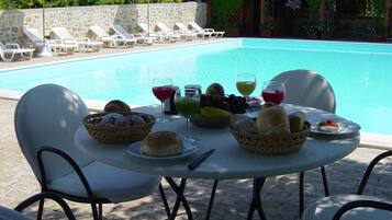 Outdoor pool, sun loungers