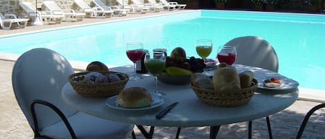 Outdoor pool, sun loungers