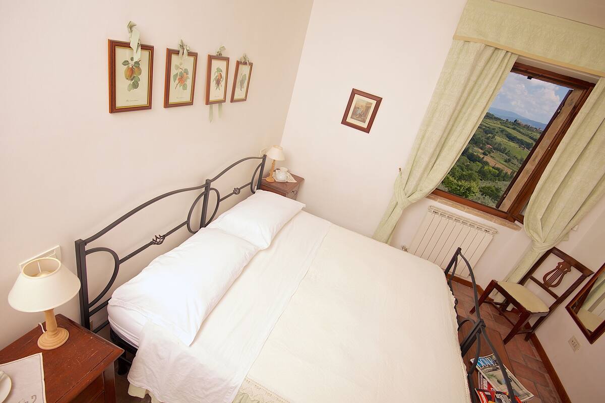 Apartment | 1 bedroom, premium bedding, down comforters, blackout drapes