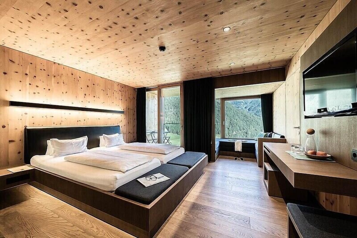 junior double room, balcony | living area | flat-screen tv