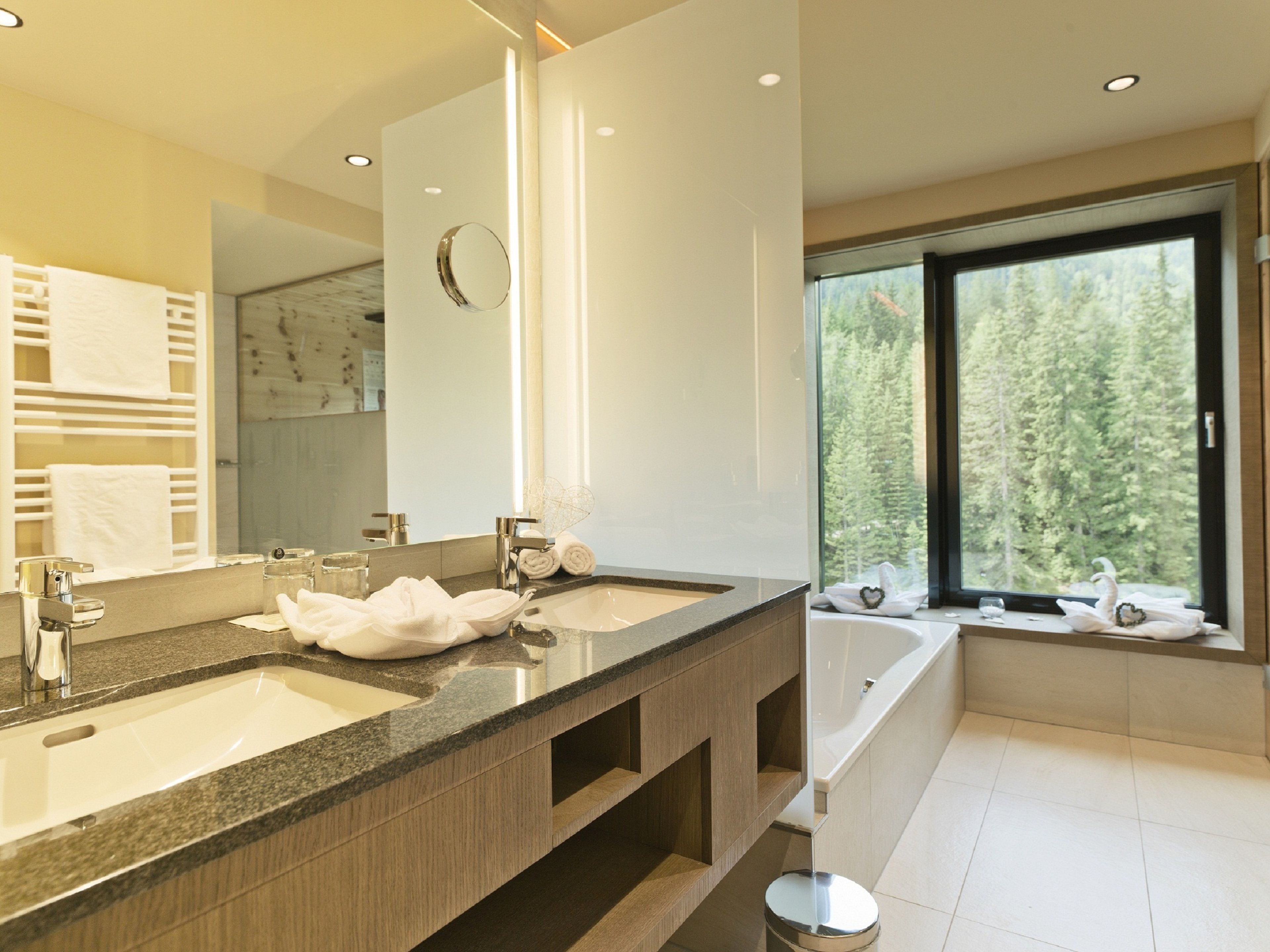 suite, terrace | bathroom | free toiletries, hair dryer, bathrobes, slippers