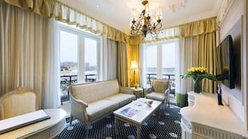 Phòng Suite, 1 phòng ngủ | 2 phòng ngủ, minibar, két bảo mật tại phòng, bàn