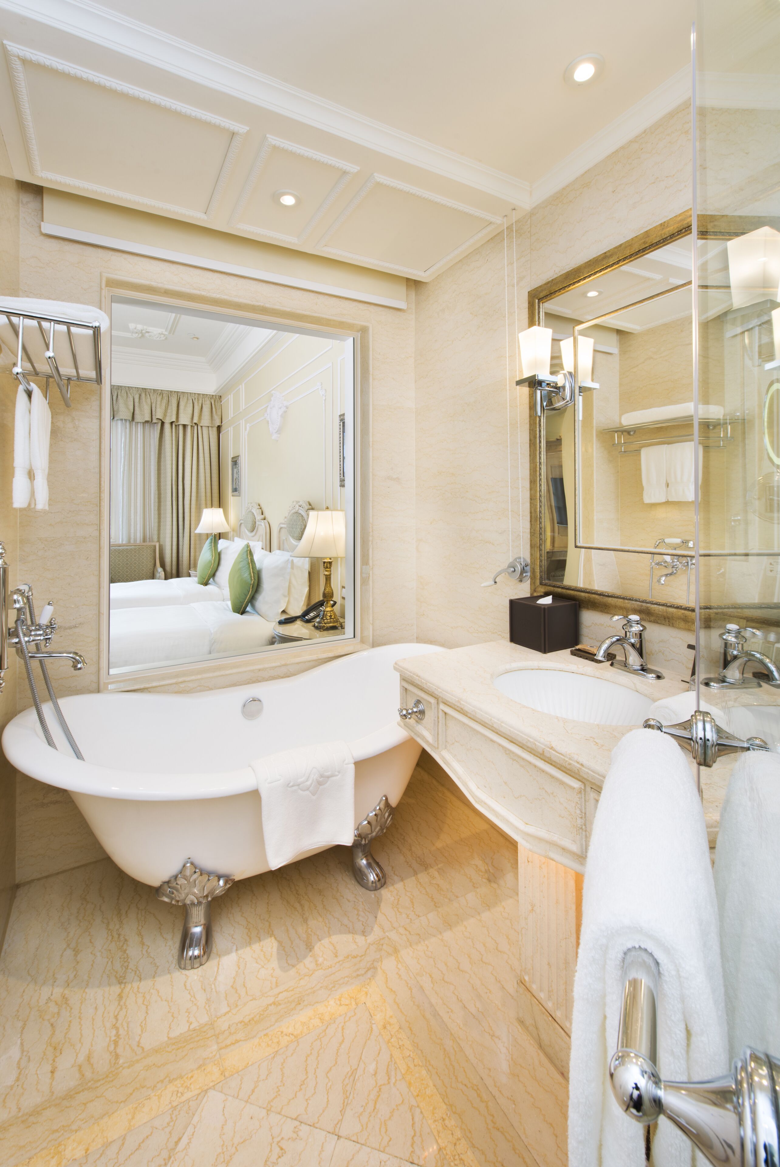 standard double or twin room, city view | 2 bedrooms, minibar, in-room safe, desk