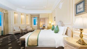 Deluxe Room, 1 King Bed | 2 bedrooms, minibar, in-room safe, desk