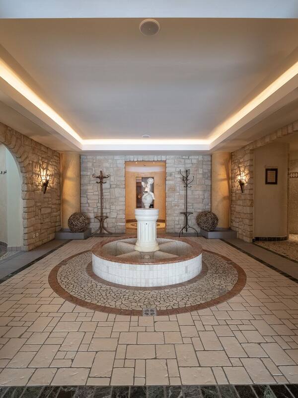 Couples treatment rooms, sauna, steam room, body treatments