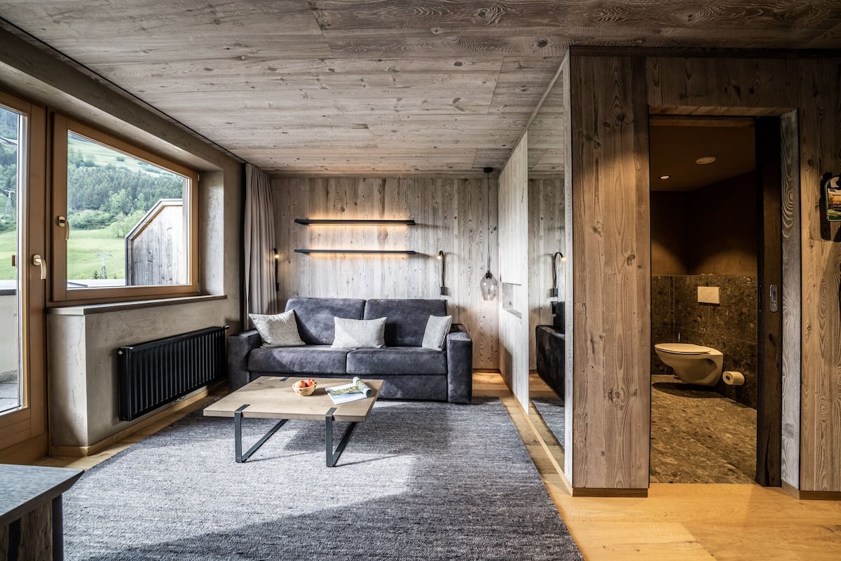 junior suite, 2 bedrooms | living area | flat-screen tv