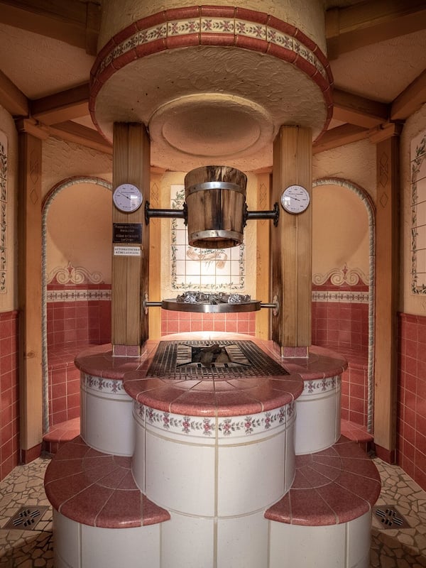 Couples treatment rooms, sauna, steam room, body treatments