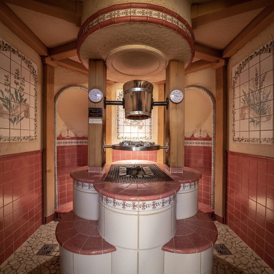 Couples treatment rooms, sauna, steam room, body treatments