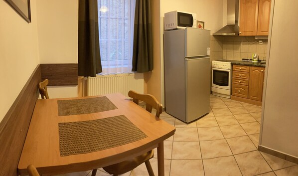 Classic-Apartment, Kochnische | Eigene Küche | Kühlschrank, Mikrowelle, Wasserkocher, Toaster