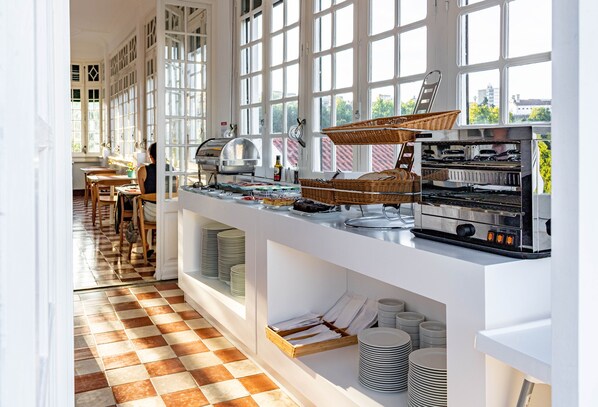 Breakfast area - The Luggage (Coimbra)