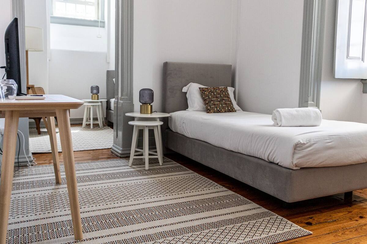 Double Room with Private External Bathroom | WiFi (無料)、客室ごとに異なる装飾、客室ごとに異なるインテリア、ベッドシーツ