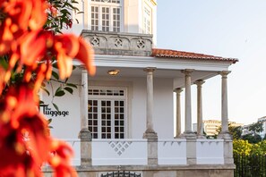 Front of property - The Luggage (Coimbra)