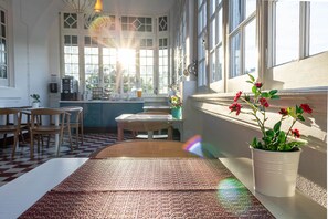 Breakfast area - The Luggage (Coimbra)