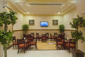 Lobby sitting area - Durrat Al Eiman Hotel (Madinah)