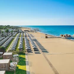 Private beach, sun-loungers, beach umbrellas, beach towels