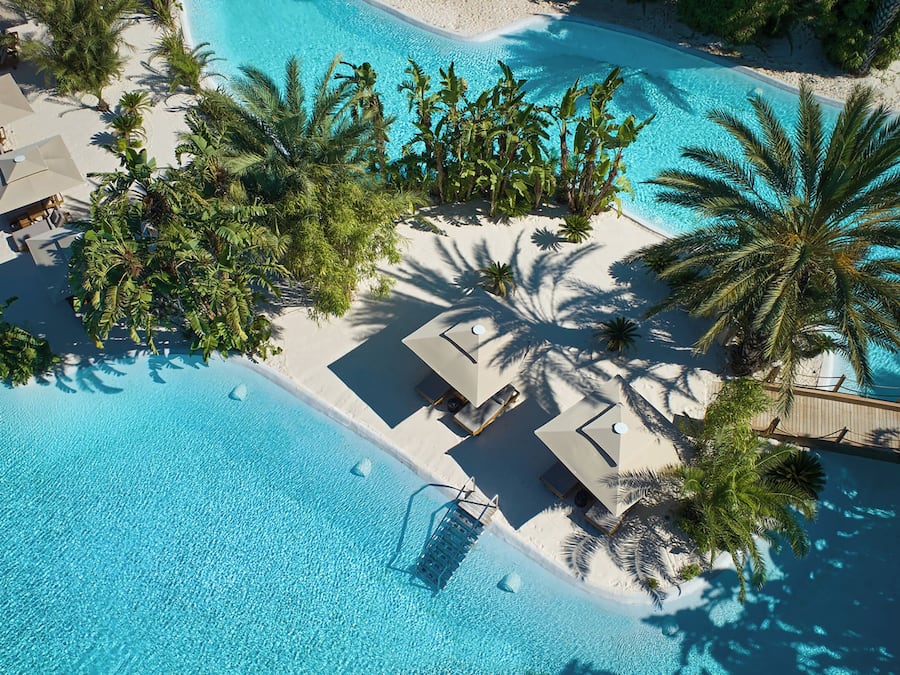 Innenpool, 3 Außenpools, Sonnenschirme, Liegestühle