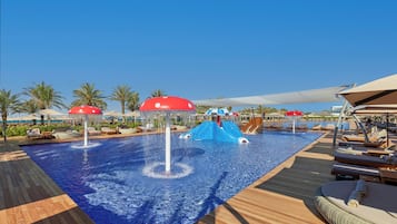 Innenpool, 3 Außenpools, Sonnenschirme, Liegestühle