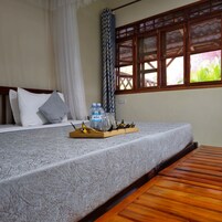 Ropa de cama de alta calidad y escritorio 