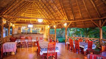 Breakfast, lunch, dinner served; international cuisine