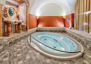 Indoor spa tub - Hoffmeister Depandance (Prague)