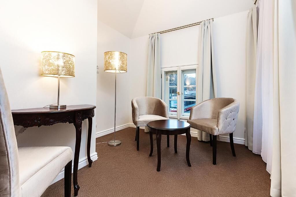 43-inch flat-screen TV with cable channels