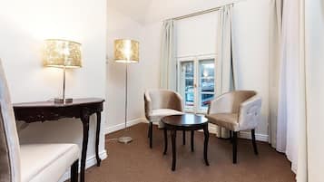 43-inch flat-screen TV with cable channels