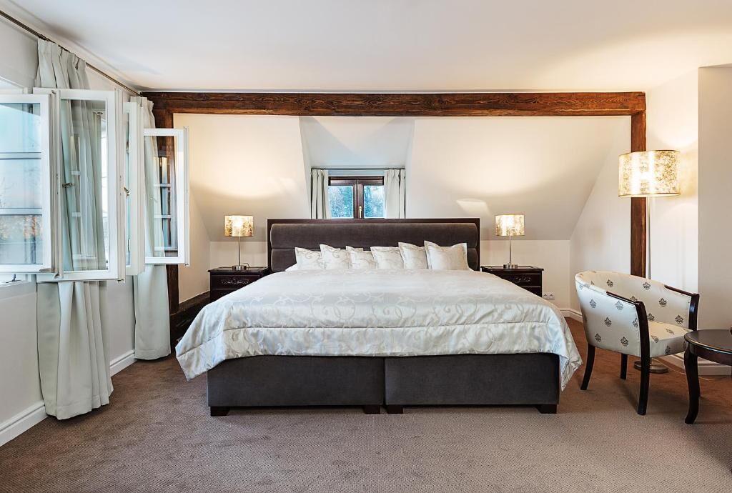 Minibar, caja de seguridad en la habitación y cortinas blackout 