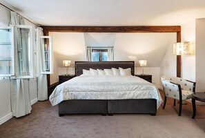 Minibar, caja de seguridad en la habitación y cortinas blackout 