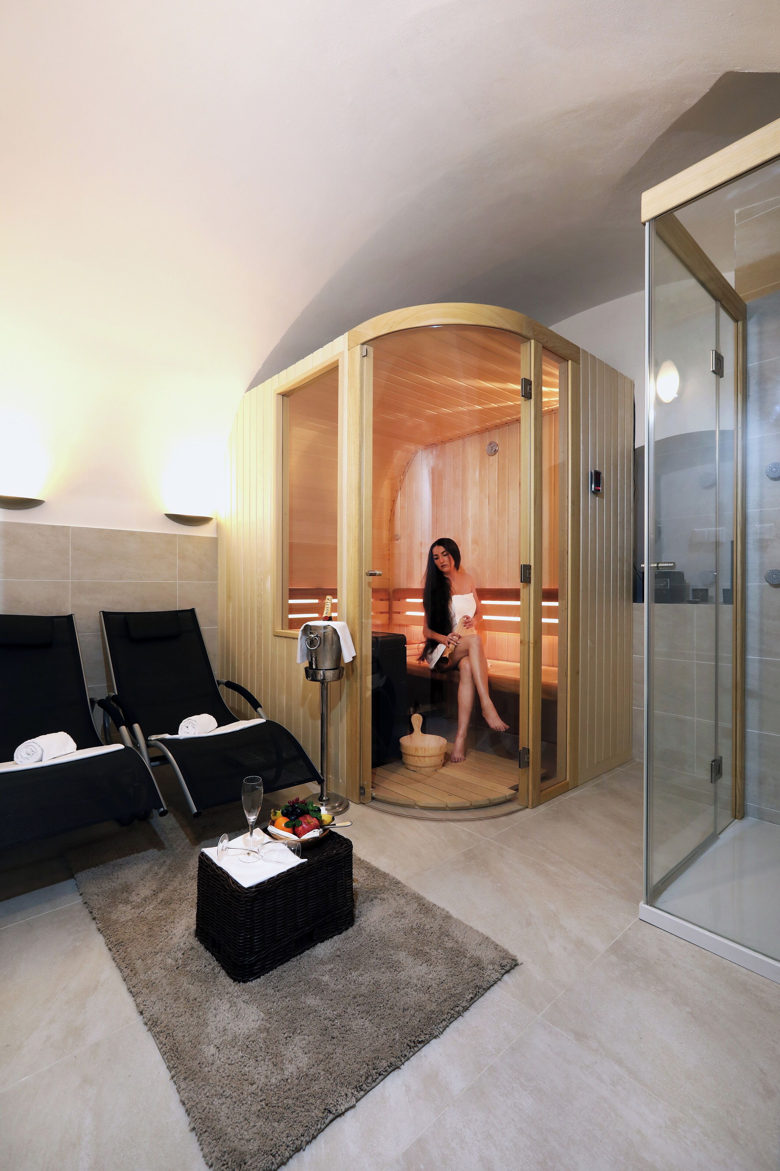Sauna, hot tub, steam room, hot stone massages, Swedish massages
