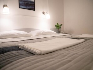 Desk, blackout drapes, iron/ironing board, free cribs/infant beds