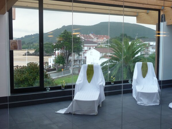 Couples treatment room(s), sauna, hot tub, Turkish bath/hammam