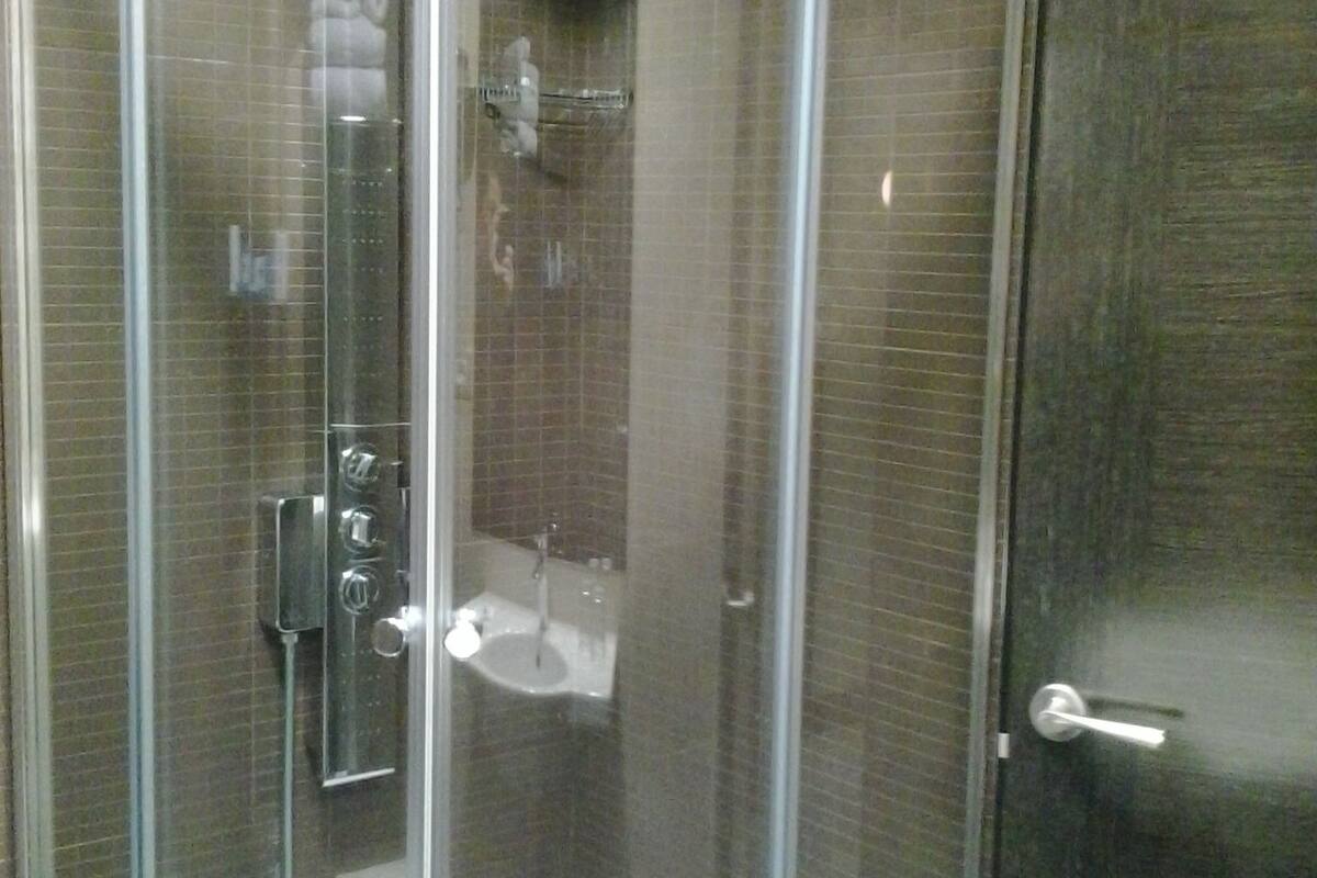 double room single use | bathroom | free toiletries, hair dryer, bidet, towels