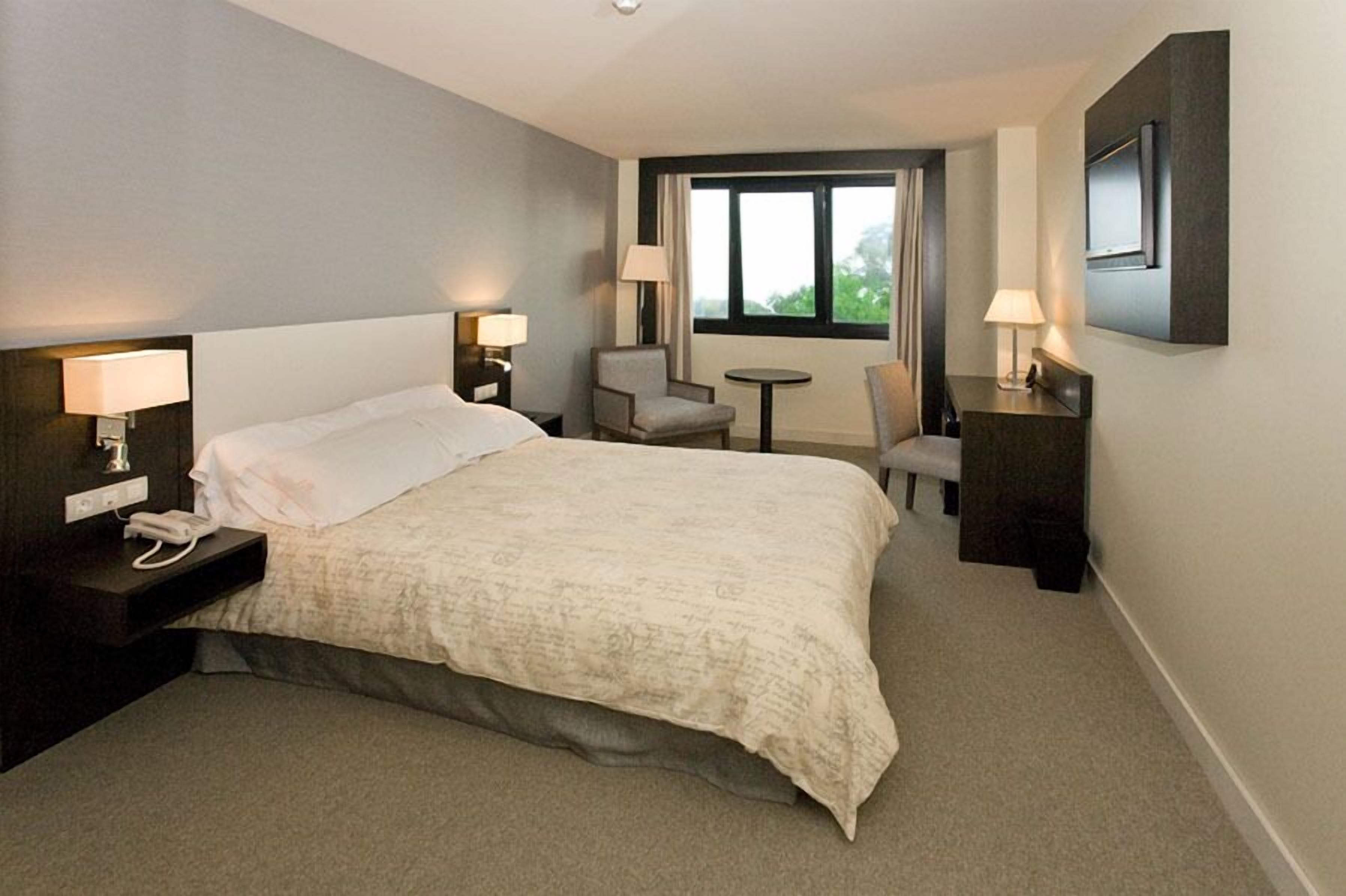 double or twin room | minibar, in-room safe, desk, soundproofing