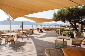 Breakfast, lunch, dinner served; Regional cuisine, beach views 